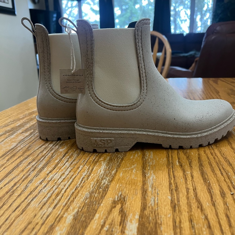 NWT Asportuguesas Chunky Chelsea Rain Boots in Light Taupe size 39
